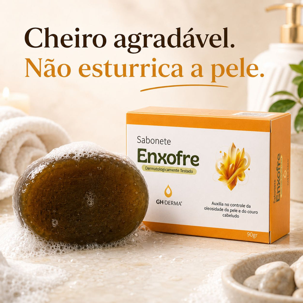 Sabonete de Enxofre GHDerma com cheiro agradável que não esturrica a pele: caixa e barra do produto em cenário de banheiro